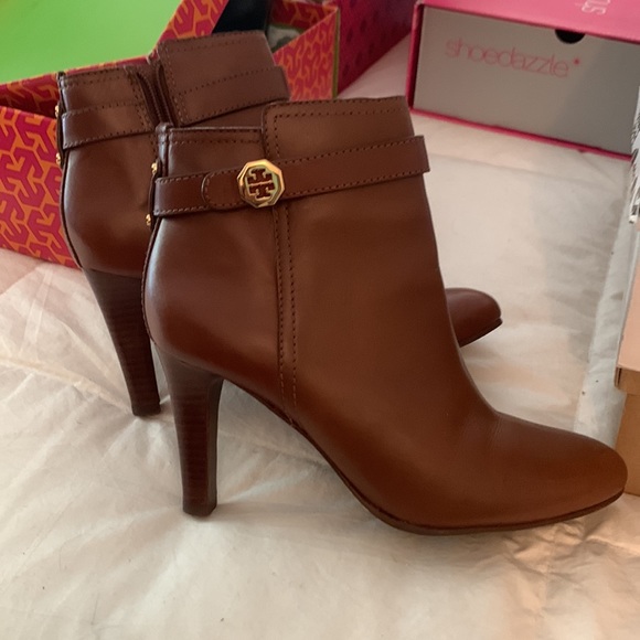 Tory Burch Equestrian Calf Boot, almost color, only worn a few times, size 7 - Picture 3 of 5